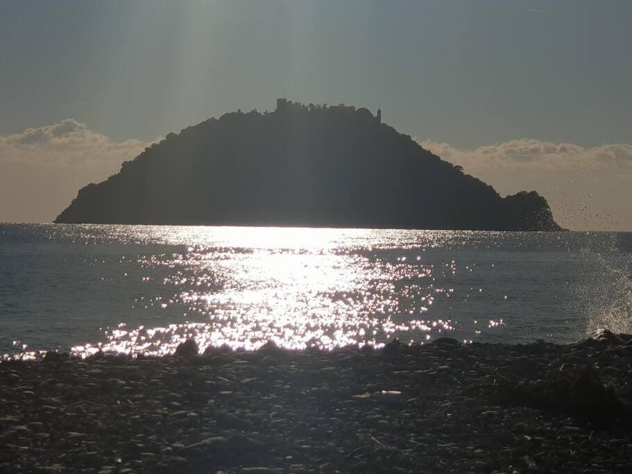 Apartamento Albenga Sul Mare Famiglie Ed Amici Fino 10 Posti Exterior foto