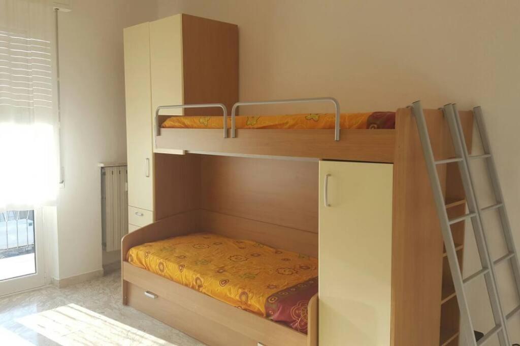 Apartamento Albenga Sul Mare Famiglie Ed Amici Fino 10 Posti Exterior foto