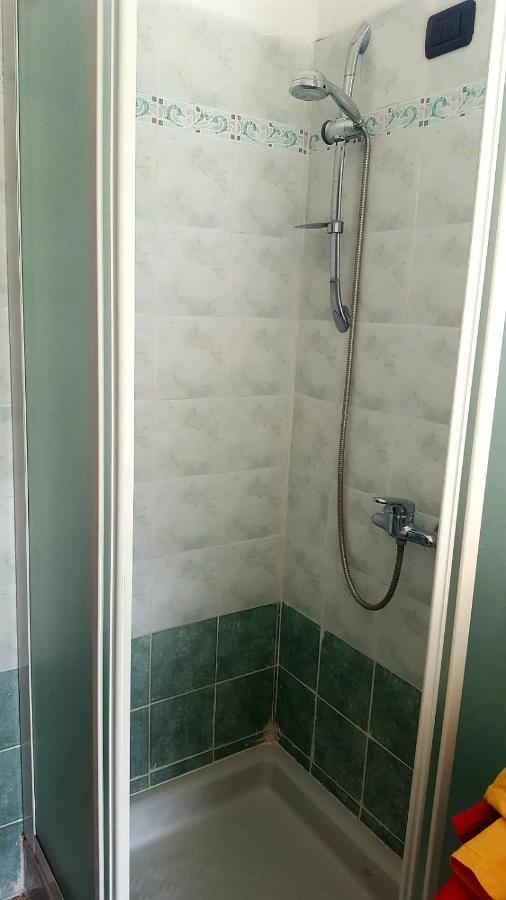 Apartamento Albenga Sul Mare Famiglie Ed Amici Fino 10 Posti Exterior foto