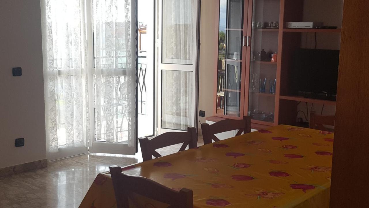 Apartamento Albenga Sul Mare Famiglie Ed Amici Fino 10 Posti Exterior foto