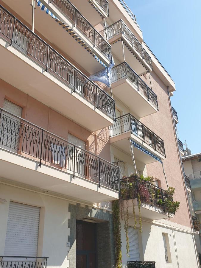 Apartamento Albenga Sul Mare Famiglie Ed Amici Fino 10 Posti Exterior foto
