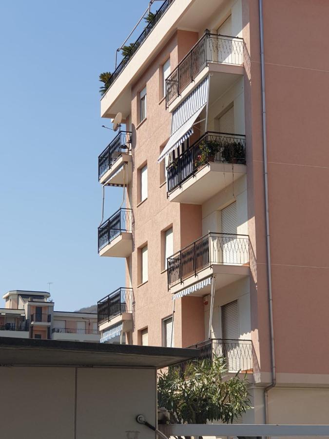 Apartamento Albenga Sul Mare Famiglie Ed Amici Fino 10 Posti Exterior foto
